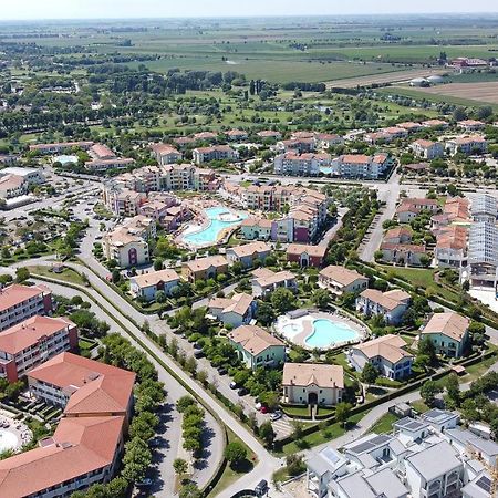 Altanea Apartments Con Piscina Caorle Eksteriør bilde