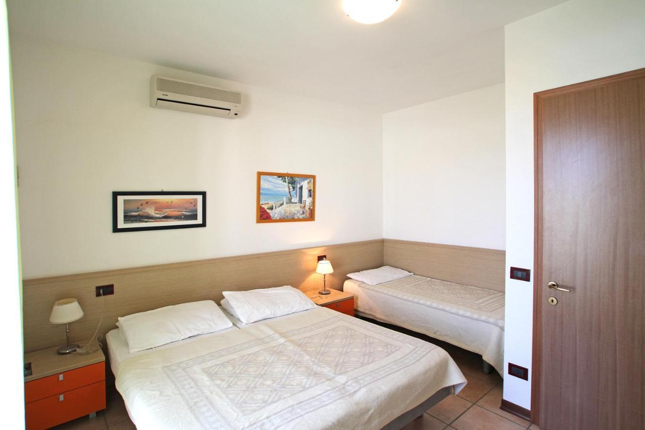 Altanea Apartments Con Piscina Caorle Eksteriør bilde
