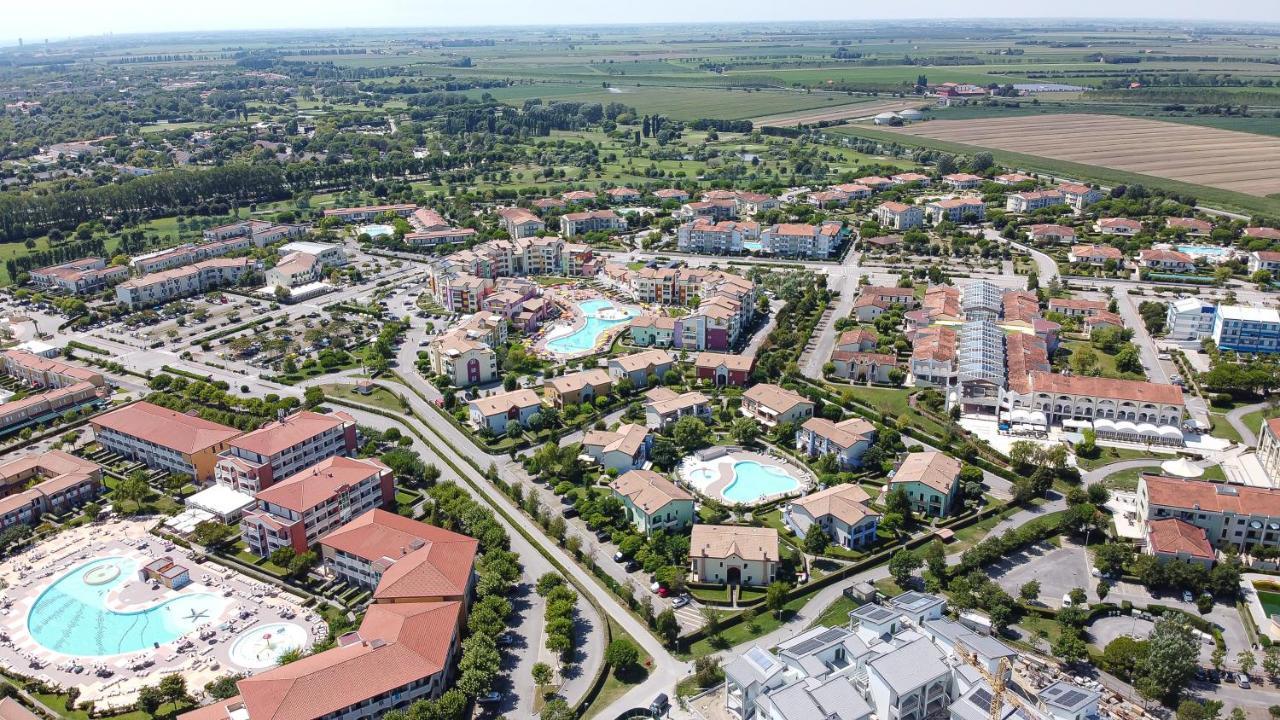 Altanea Apartments Con Piscina Caorle Eksteriør bilde