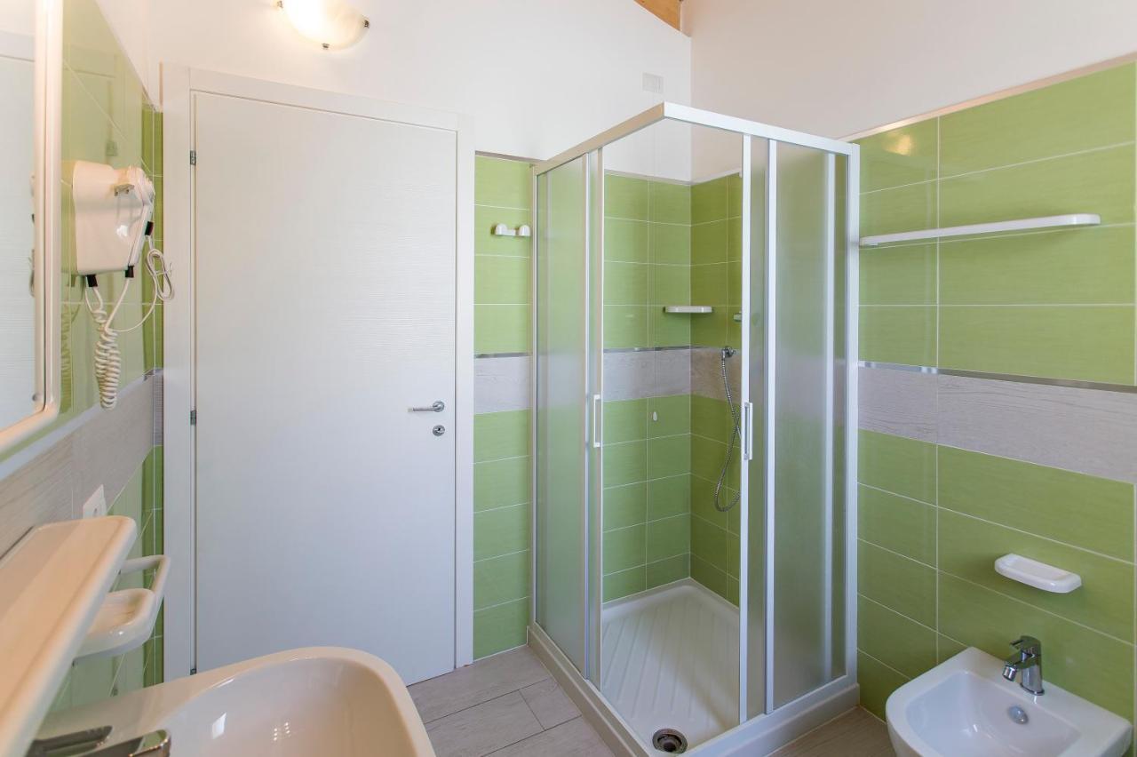 Altanea Apartments Con Piscina Caorle Eksteriør bilde