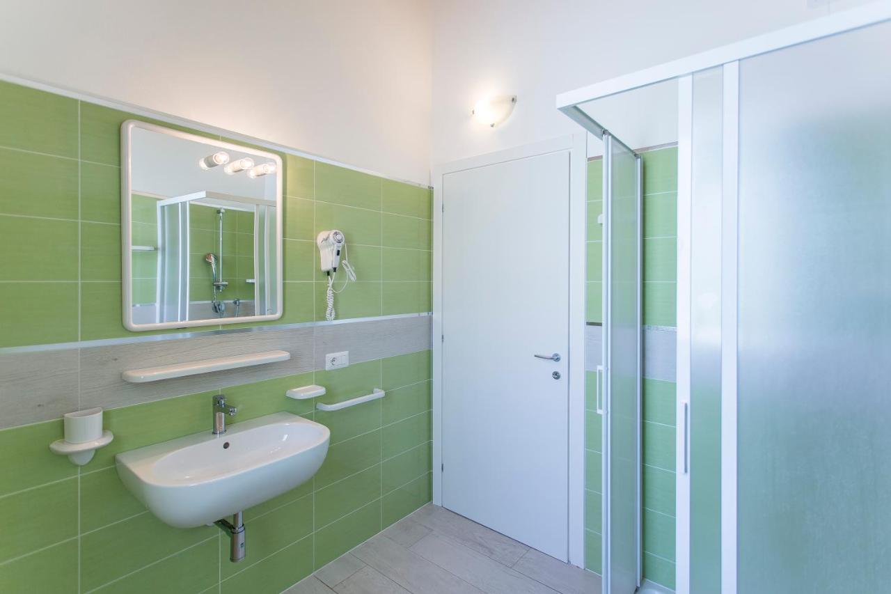 Altanea Apartments Con Piscina Caorle Eksteriør bilde