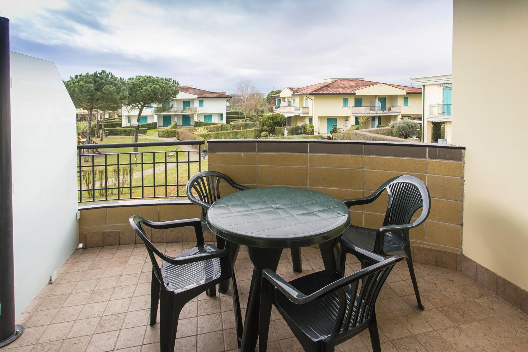 Altanea Apartments Con Piscina Caorle Eksteriør bilde